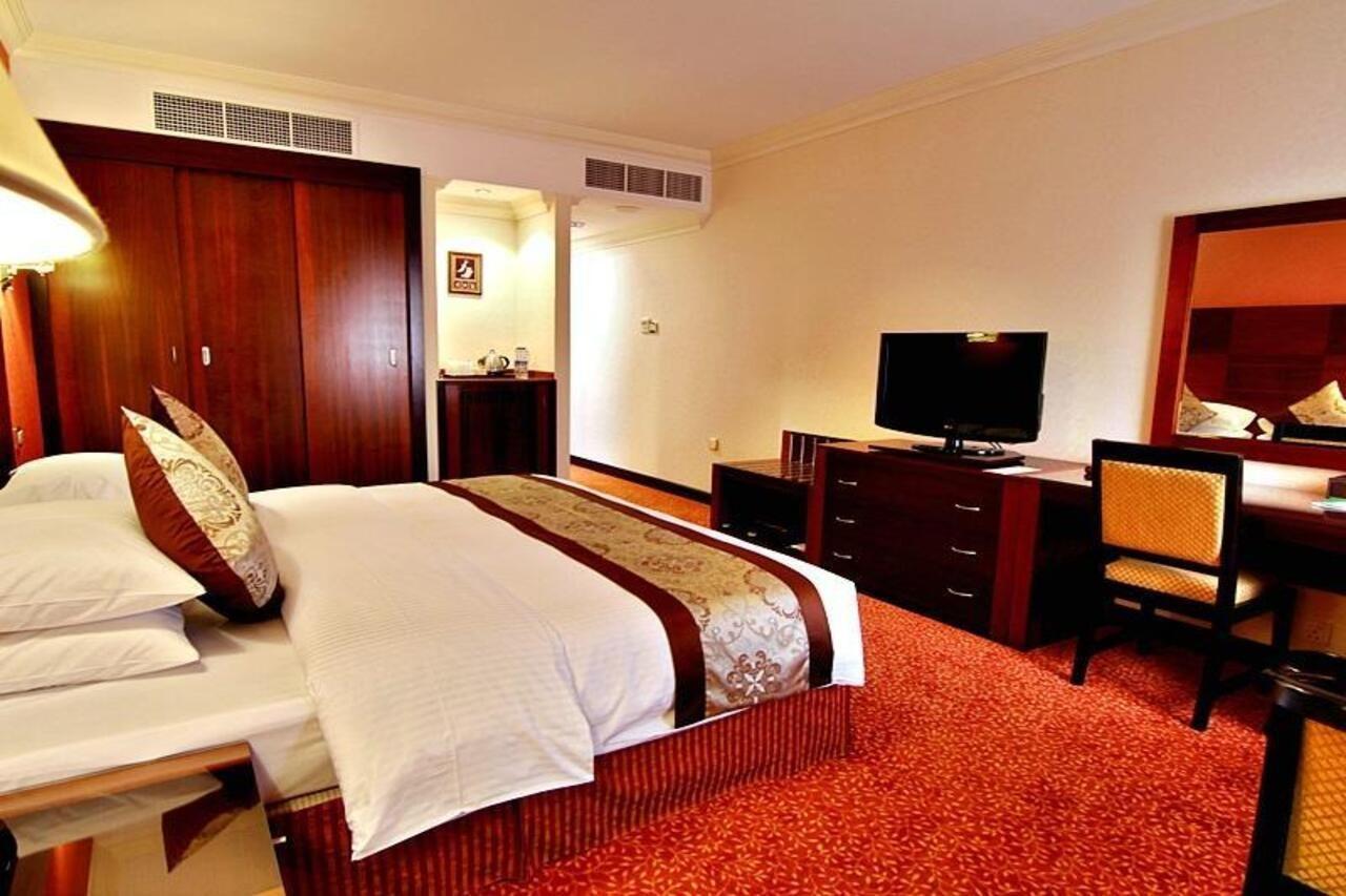 Majan Continental Hotel Maszkat Kültér fotó