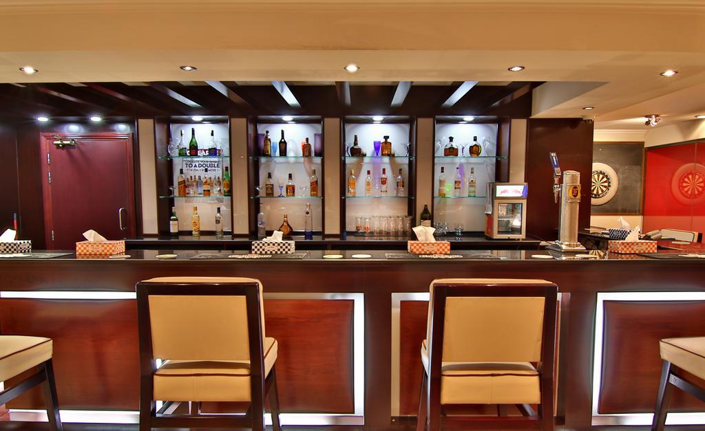Majan Continental Hotel Maszkat Kültér fotó