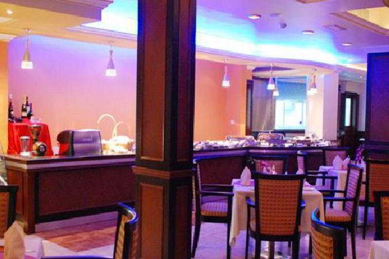 Majan Continental Hotel Maszkat Kültér fotó